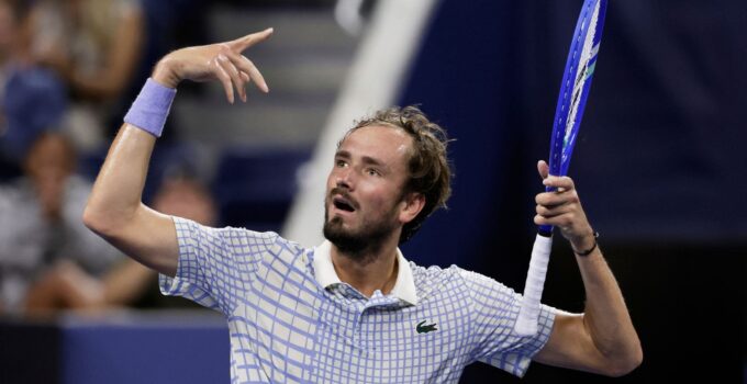 Daniil Medvedev Battles Past Benjamin Bonzi to Reach US Open 2025 Second Round